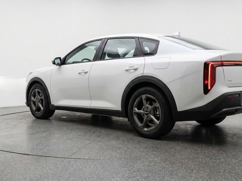 Used 2025 Kia K4 LXS FWD image 6