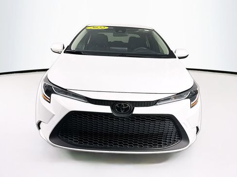 Used 2022 Toyota Corolla LE image 2