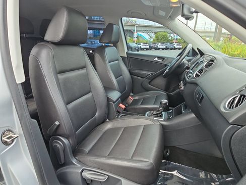 Used 2016 Volkswagen Tiguan S FWD image 10