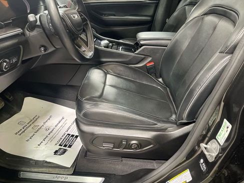 Certified 2022 Jeep Grand Cherokee L Overland image 11