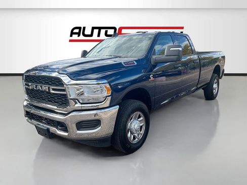Used 2024 RAM 2500 Tradesman w/ Chrome Appearance Group AWD/4WD image 3