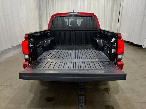 Certified 2018 Toyota Tacoma TRD Off-Road AWD/4WD image 12