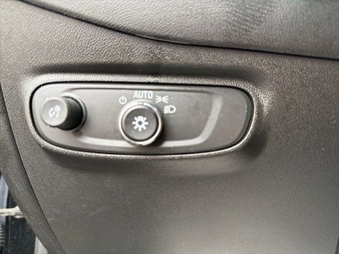 Used 2021 Chevrolet Equinox LS w/ LS Convenience Package image 17