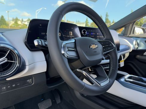 New 2026 Chevrolet Equinox EV LT image 8
