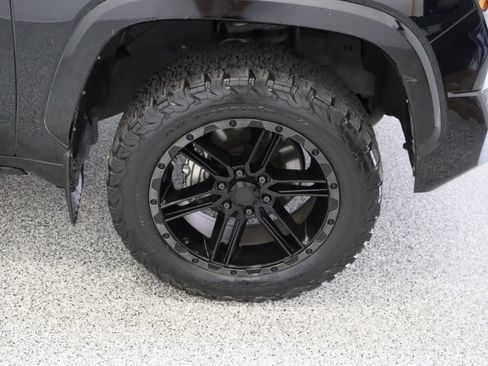 Used 2023 Toyota Tundra Platinum w/ Advanced Package image 5