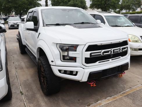 Used 2019 Ford F150 Raptor w/ Equipment Group 802A Luxury AWD/4WD image 2