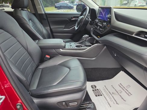 Certified 2024 Toyota Highlander XLE image 14