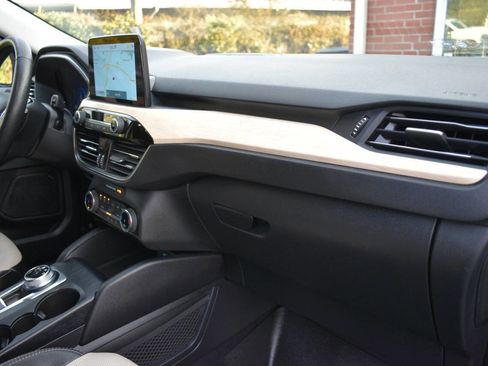 Used 2022 Ford Escape Titanium w/ Titanium Premium Package image 21