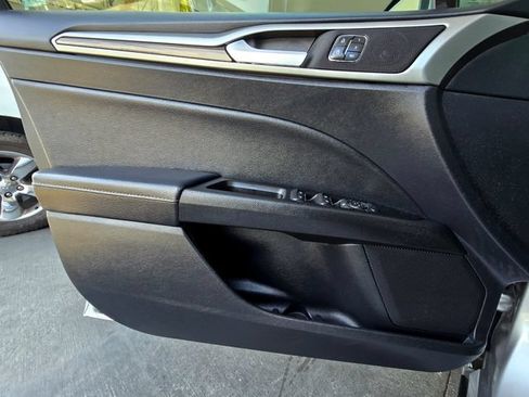 Used 2020 Ford Fusion SEL FWD image 18