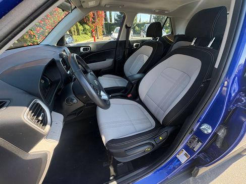 Used 2025 Hyundai Venue SEL FWD image 36