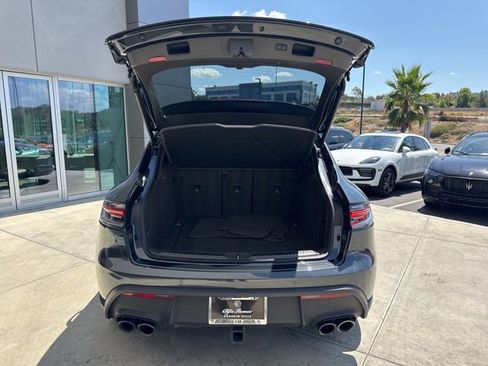 Used 2024 Porsche Macan w/ Premium Plus Package image 9