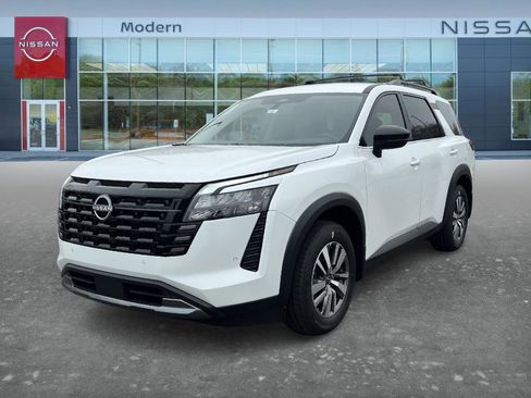 New 2026 Nissan Pathfinder SL image 1