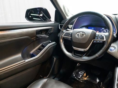 Used 2022 Toyota Highlander Limited image 11