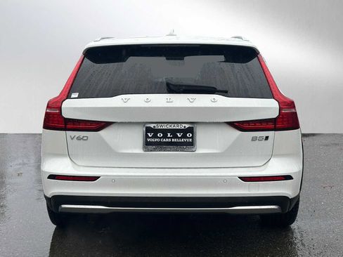 Certified 2025 Volvo V60 B5 Cross Country Plus image 4