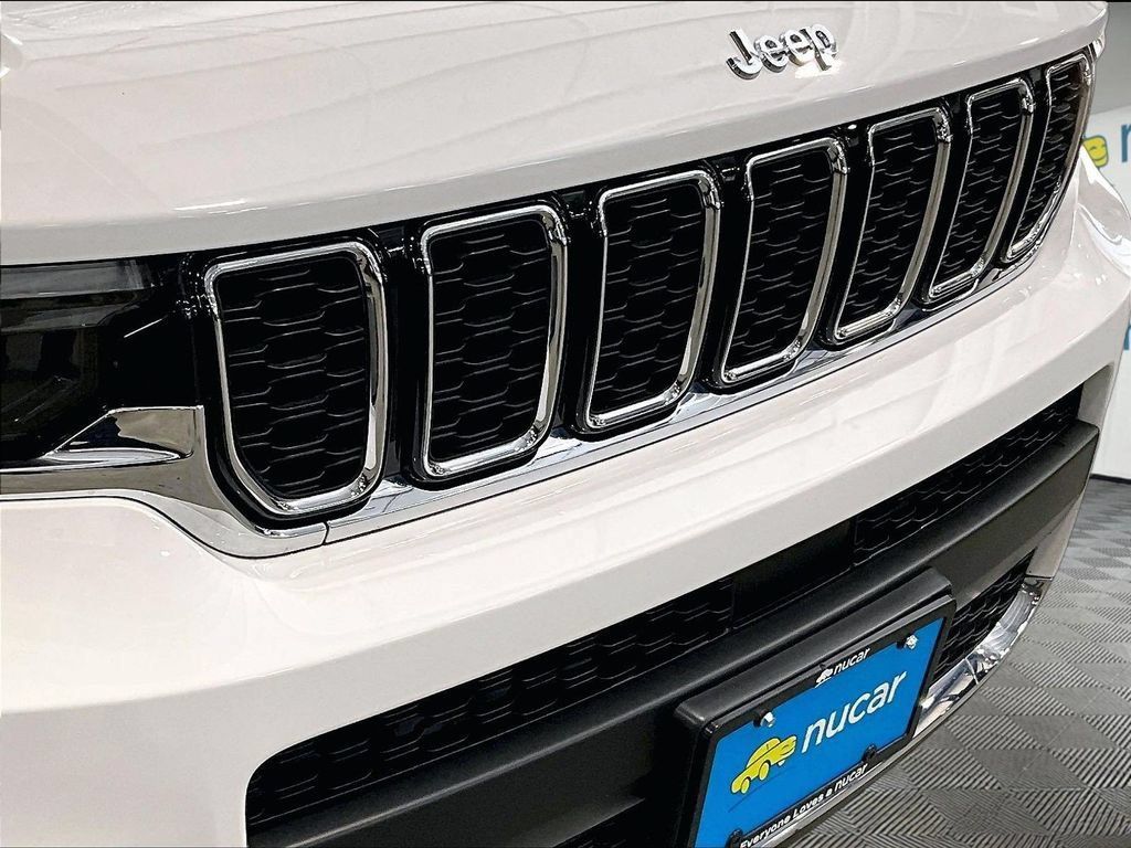 Used 2023 Jeep Grand Cherokee L Limited AWD/4WD image 33