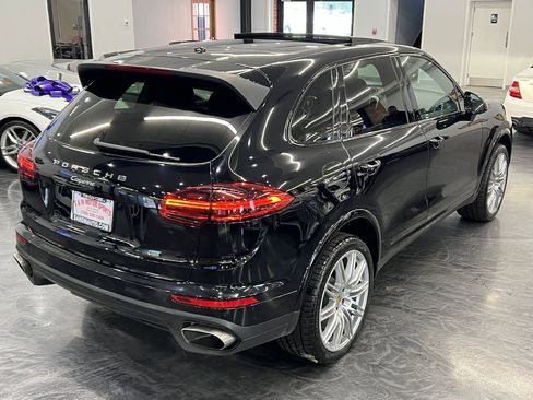 Used 2018 Porsche Cayenne Platinum Edition image 15