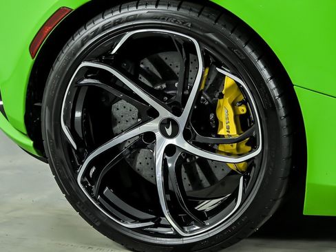 Used 2024 McLaren 750S Spider RWD image 15