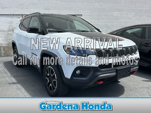 Used 2025 Jeep Compass Trailhawk AWD/4WD image 1