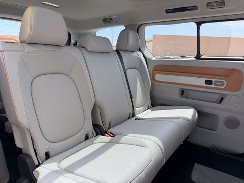 Used 2025 Volkswagen ID. Buzz 1st Edition RWD image 39