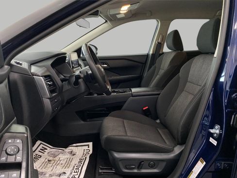 Certified 2025 Nissan Rogue SV image 29