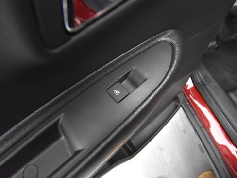 Used 2022 Chevrolet Trax LT w/ LT Convenience Package image 13