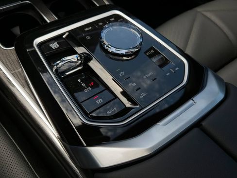 New 2026 BMW 740i w/ Premium Package RWD image 10