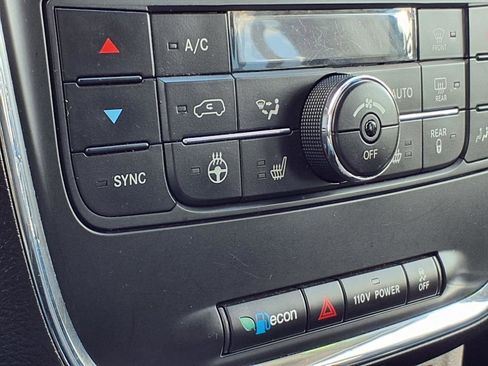 Used 2012 Chrysler Town & Country Touring-L w/ Driver Convenience Group image 5