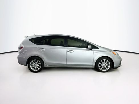 Used 2014 Toyota Prius V Five FWD image 10