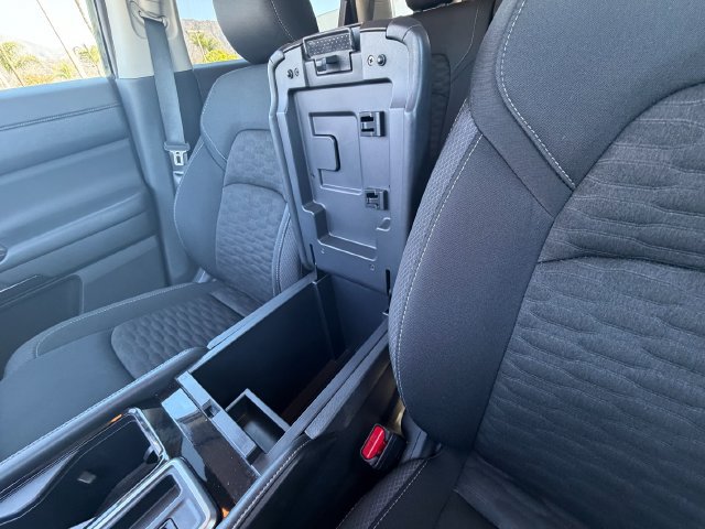 Used 2025 Nissan Pathfinder SV FWD image 38