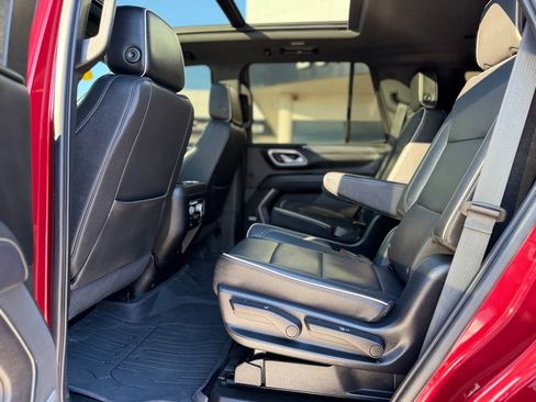 Used 2023 GMC Yukon SLT w/ SLT Luxury Package image 10