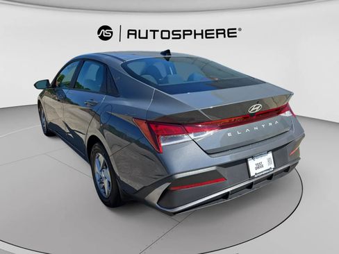 Used 2024 Hyundai Elantra SE FWD image 6
