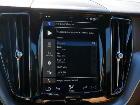 Used 2018 Volvo XC60 T6 Momentum w/ Vision Package AWD/4WD image 21