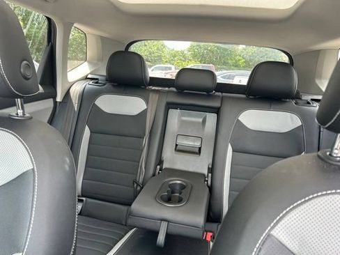 Used 2022 Volkswagen Taos SEL FWD image 31