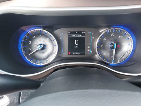 Used 2023 Chrysler Voyager LX image 21