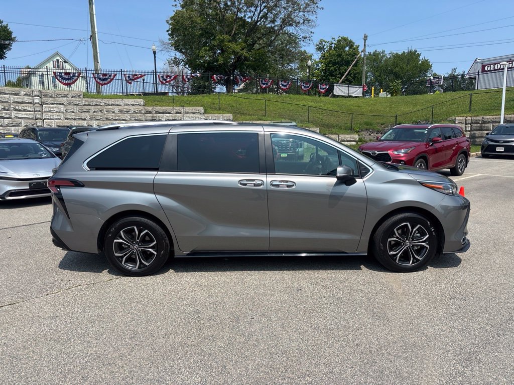 Used 2026 Toyota Sienna Platinum AWD/4WD image 4