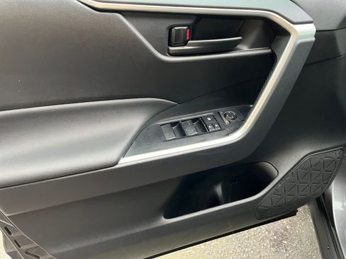 Used 2025 Toyota RAV4 LE image 20