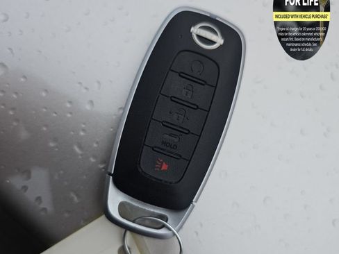 Used 2023 Nissan Rogue SL AWD/4WD image 34