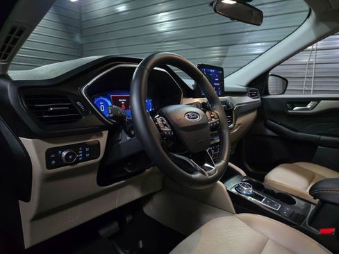 Used 2022 Ford Escape SEL w/ Technology Package image 10