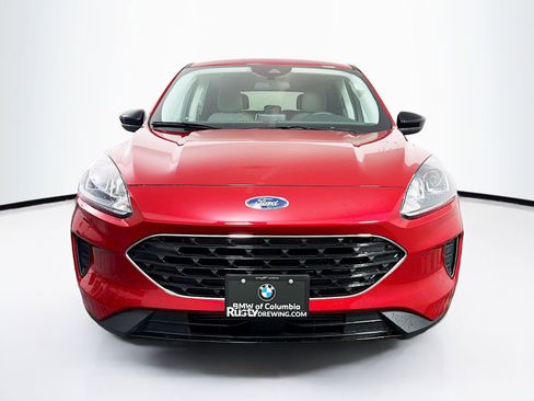 Used 2022 Ford Escape SE w/ SE Sport Appearance Package image 2