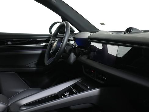 Used 2026 Porsche Macan 4 Electric AWD/4WD image 38
