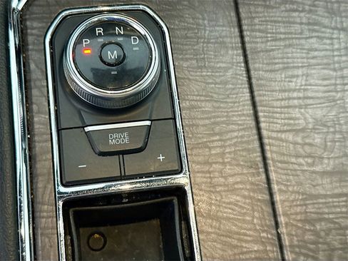 Used 2020 Ford Expedition Limited image 22