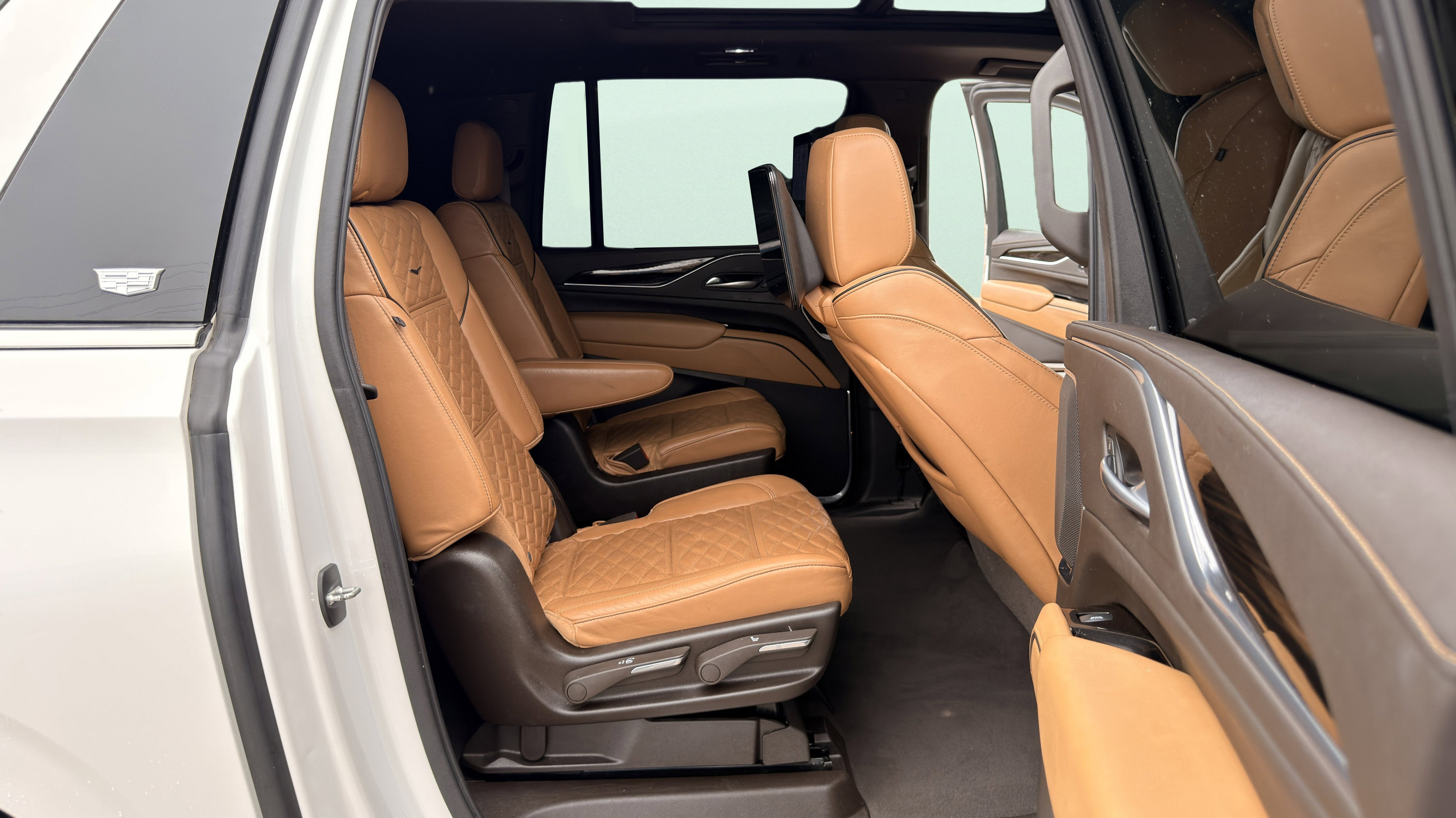 Used 2021 Cadillac Escalade ESV Premium Luxury AWD/4WD image 43
