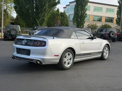 Used 2013 Ford Mustang Convertible RWD image 3
