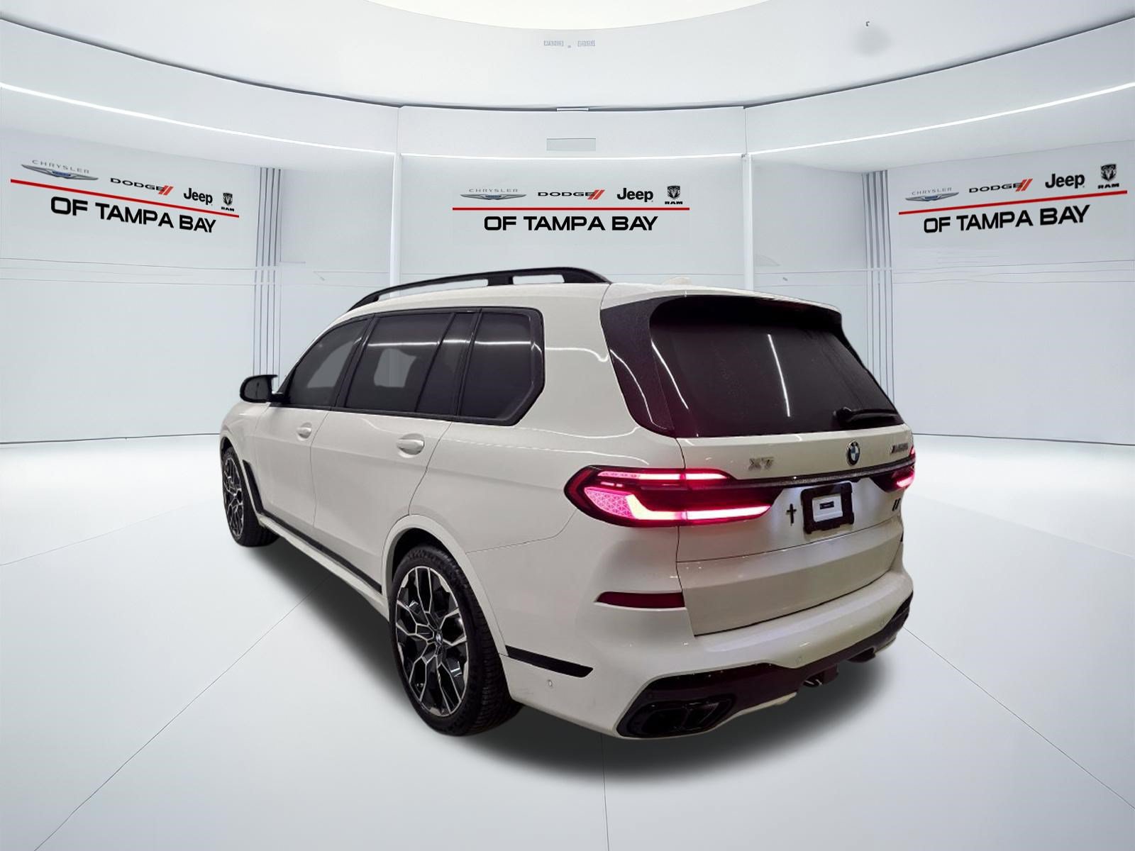 Used 2025 BMW X7 M60i w/ Executive Package AWD/4WD image 4