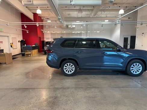 Used 2025 Toyota Grand Highlander FWD image 15