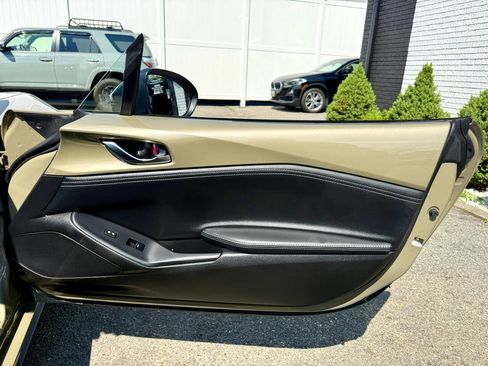 Used 2023 MAZDA MX-5 Miata Club image 19
