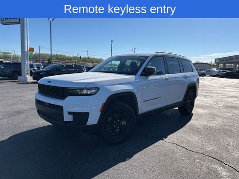 Used 2025 Jeep Grand Cherokee L Altitude image 8