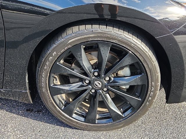 Used 2023 Nissan Maxima SR w/ Sport Mat Group FWD image 8
