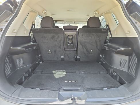 Used 2018 Nissan Rogue SV image 19