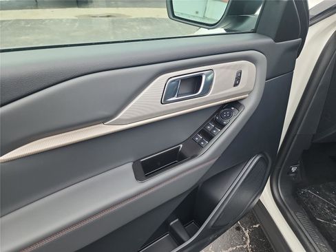 New 2026 Ford Explorer Active RWD image 11